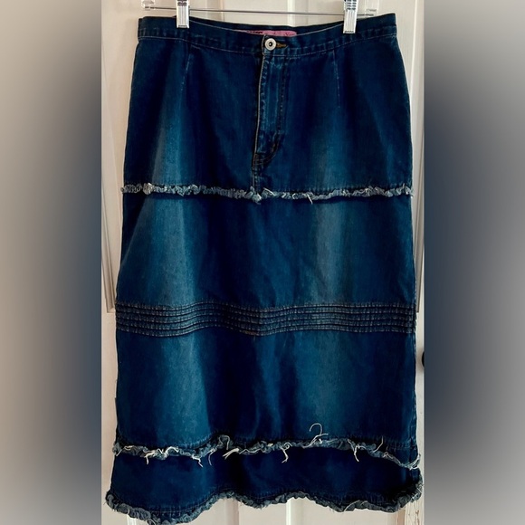 Me and You Dresses & Skirts - ME AND YOU Y2K Vintage 90’s Frayed Denim Skirt, Size L